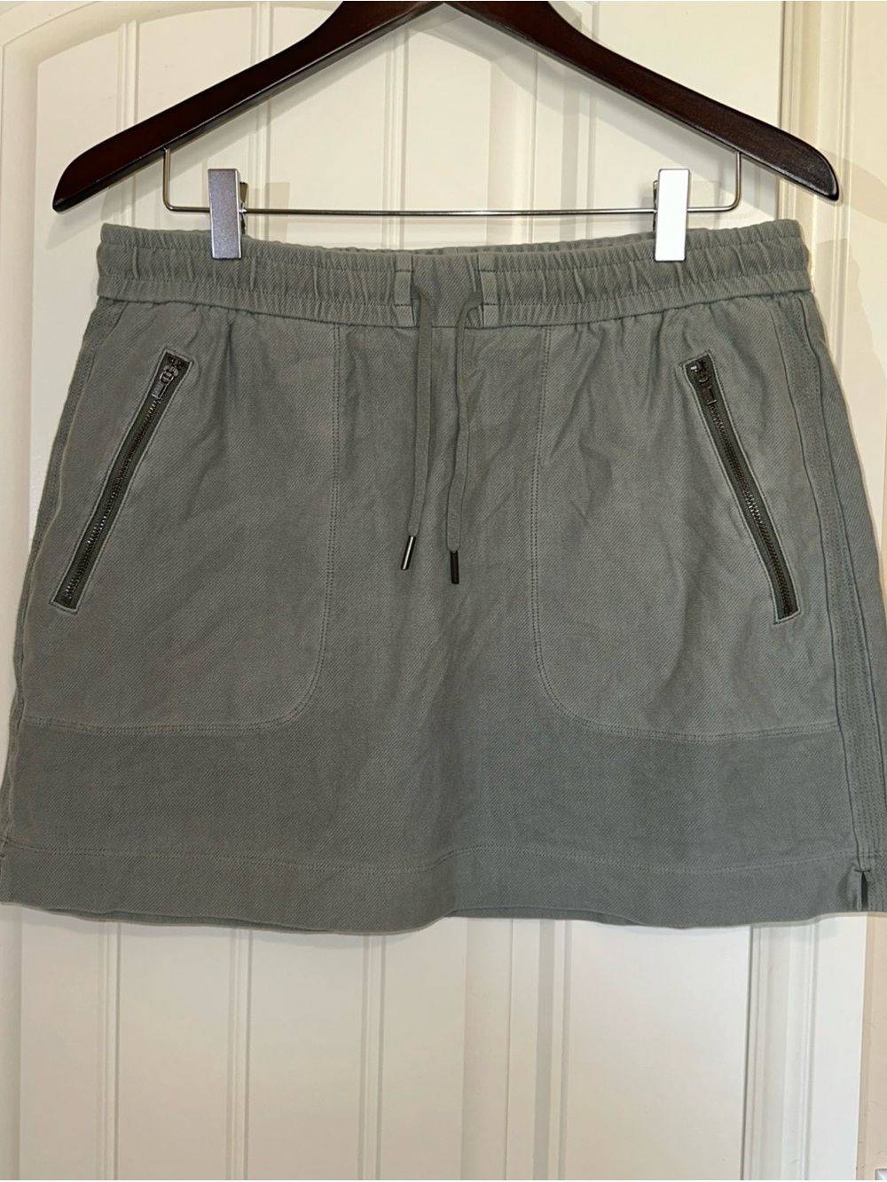Athleta Farallon Skirt With Pockets Size 8